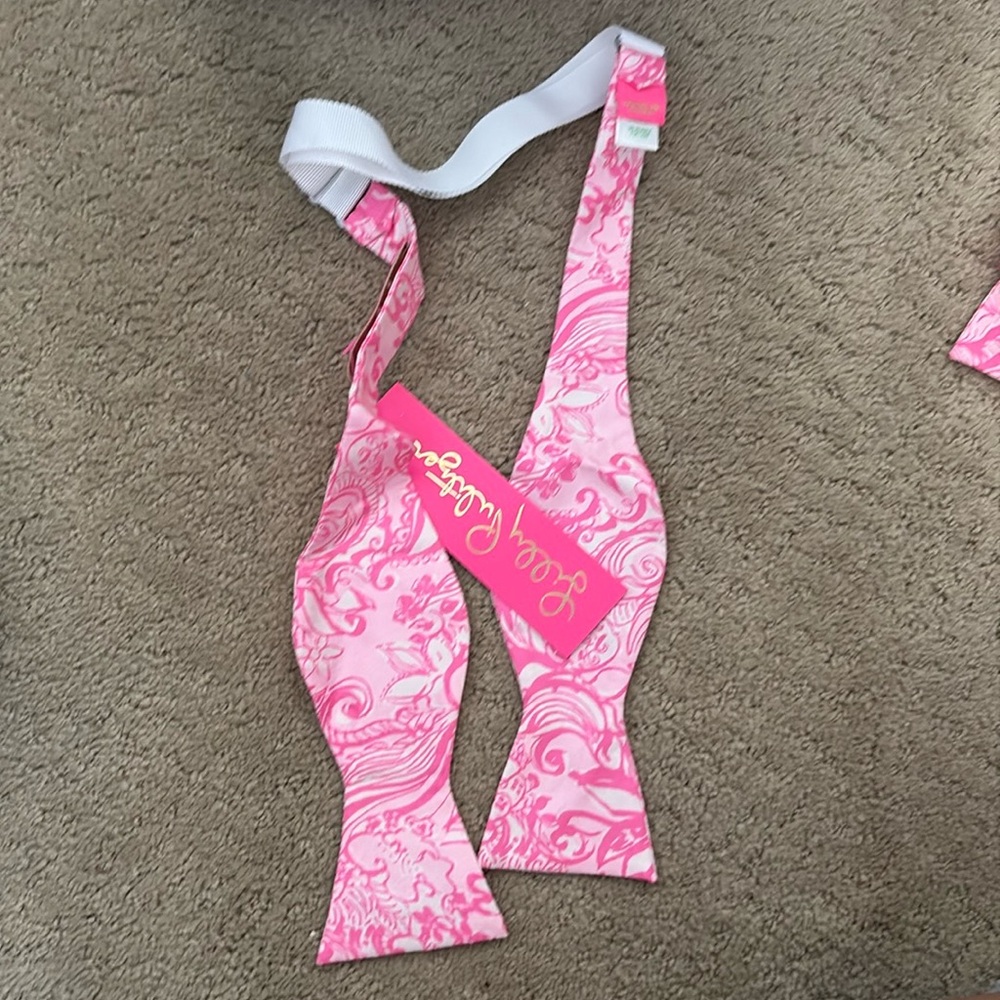 NWT. Lilly Pulitzer Pink and white bow tie